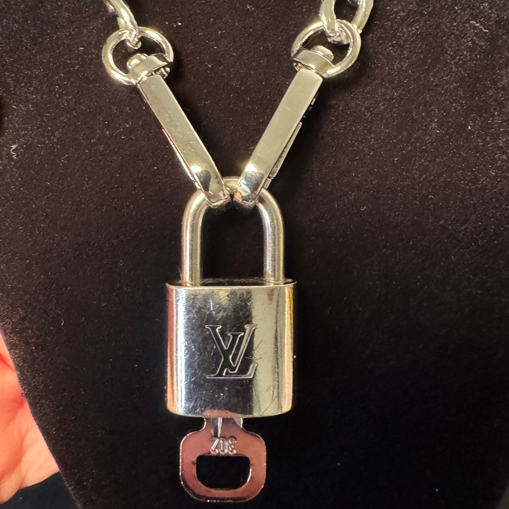 Lv Silver Lock And Key 302 With Unbranded Chain - image 4